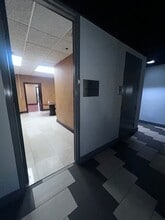 900 W 49th St, Hialeah, FL à louer Photo intérieure- Image 2 de 18