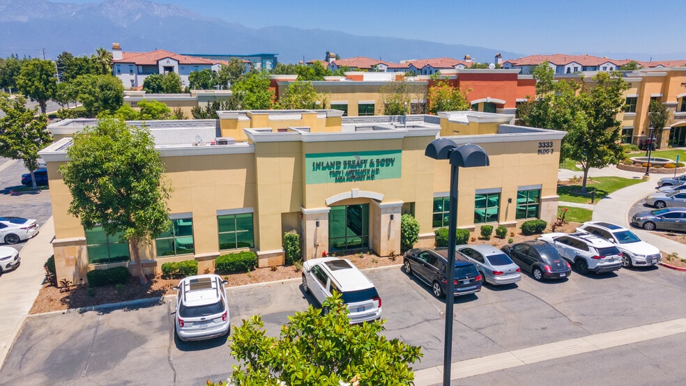 Andreasen Medical Plaza & Surgery Center portfolio of 2 properties for sale on LoopNet.ca - Building Photo - Image 3 of 17