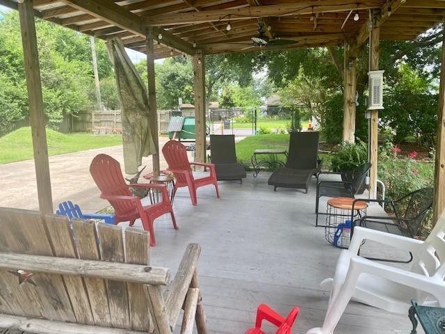 7648 Broadview Dr, Houston, TX à vendre - Photo du bâtiment - Image 3 de 116