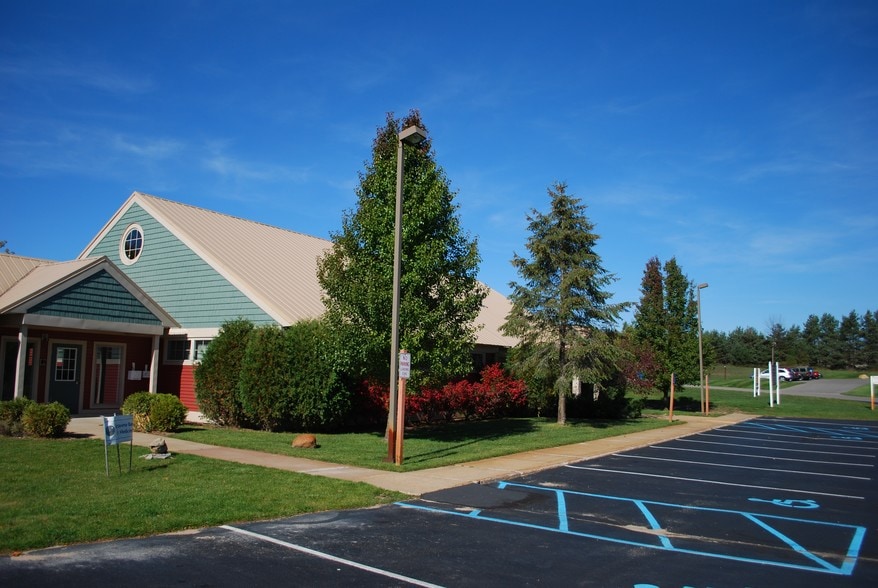 2240 Mitchell Park Dr, Petoskey, MI for sale - Building Photo - Image 1 of 3