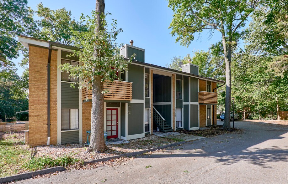551 S Clay Ave, Kirkwood, MO à vendre - Photo du bâtiment - Image 2 de 8