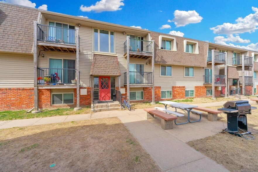 103 E 7th Ave, South Hutchinson, KS à vendre - Photo du bâtiment - Image 3 de 29