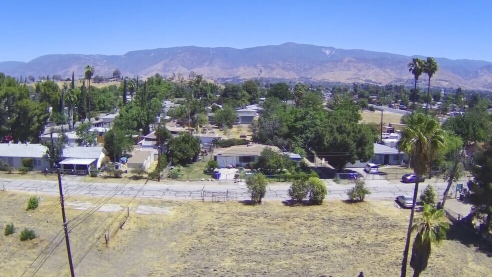 2 Commercial Opportunities for sale portefeuille de 2 propriétés à vendre sur LoopNet.ca - Photo du bâtiment - Image 3 de 25