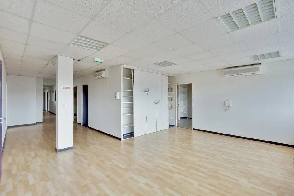 Bureau dans Cenon à louer Photo intérieure- Image 1 de 17