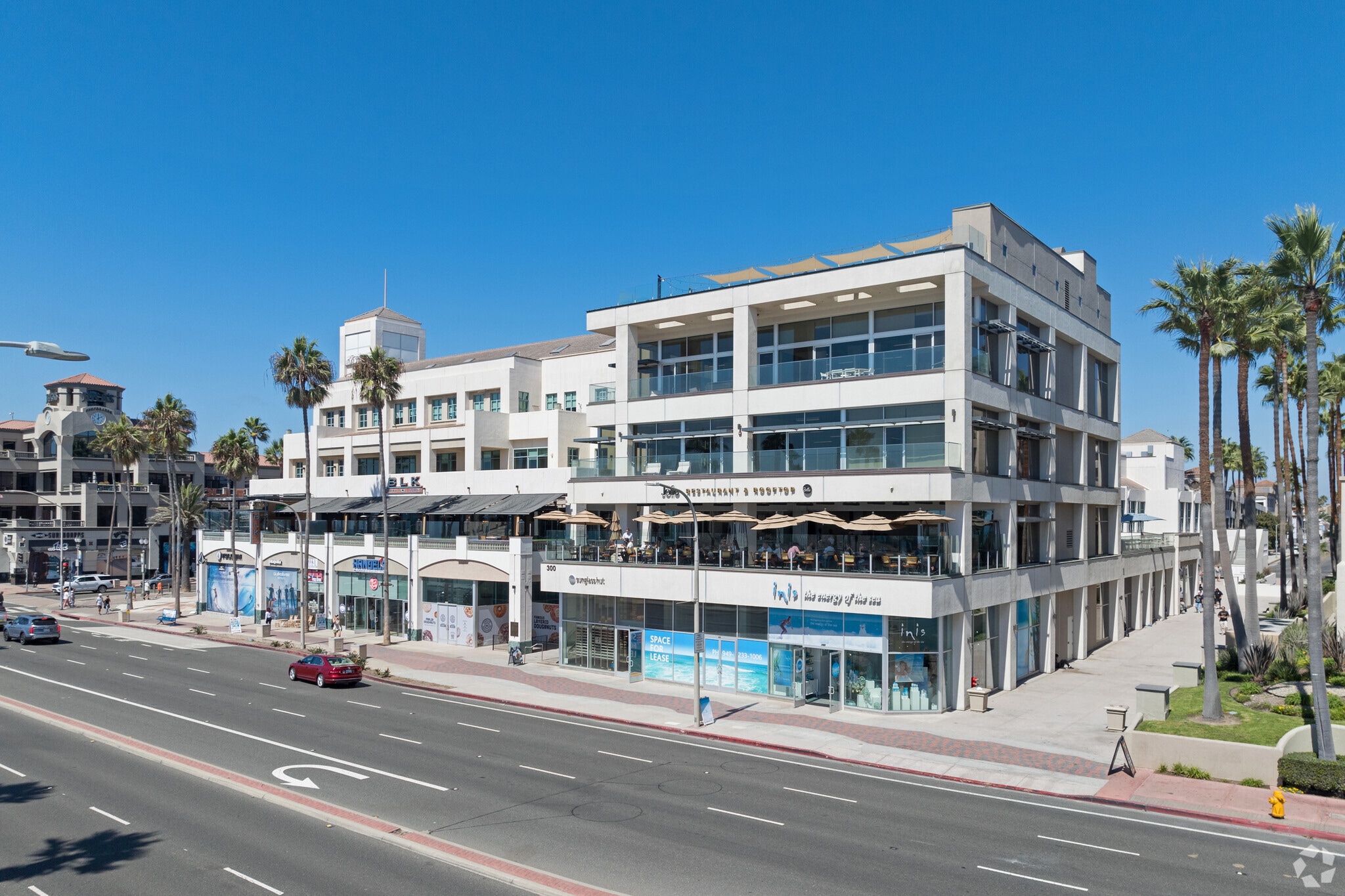 300 Pacific Coast Hwy, Huntington Beach, CA for lease Primary Photo- Image 1 of 14