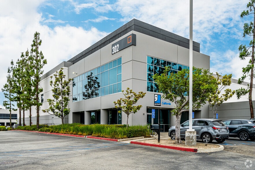 302 Rockefeller Ave, Ontario, CA for lease - Primary Photo - Image 1 of 7