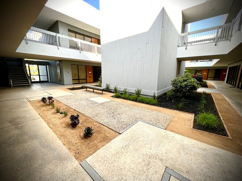 1400 Quail St, Newport Beach, CA à louer - Photo du bâtiment - Image 2 de 7