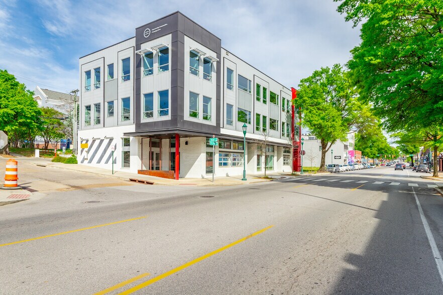 401 E Martin Luther King Blvd, Chattanooga, TN à louer - Photo du bâtiment - Image 2 de 10