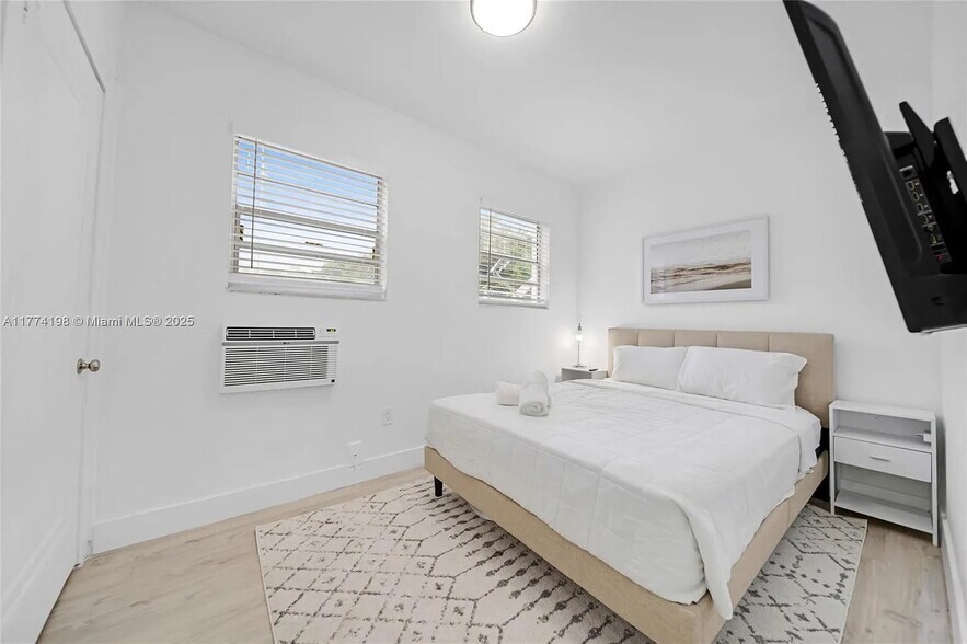 1029 SW 5th St, Miami, FL à vendre - Photo du bâtiment - Image 2 de 11