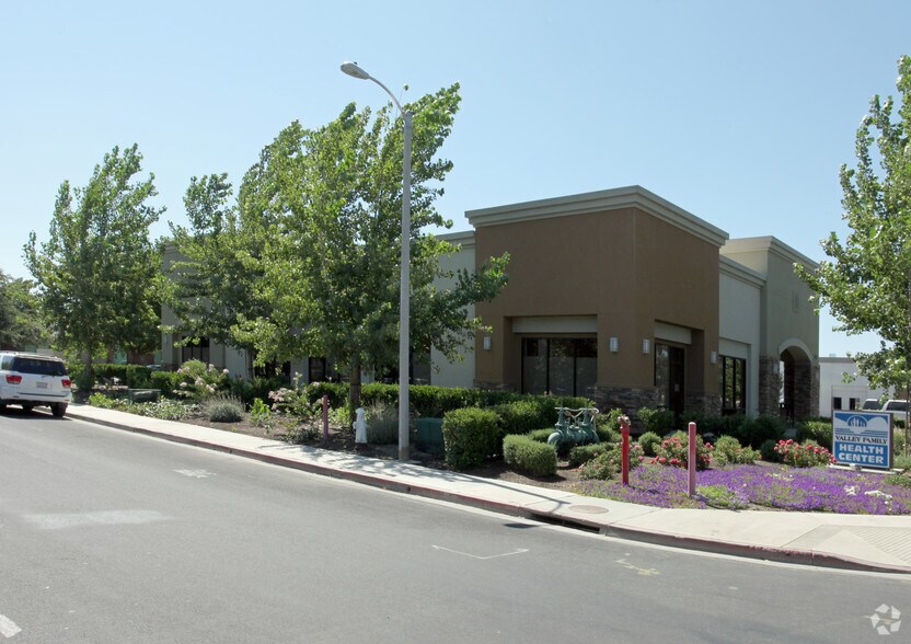 351 Mall Dr, Hanford, CA à vendre - Photo principale - Image 1 de 4