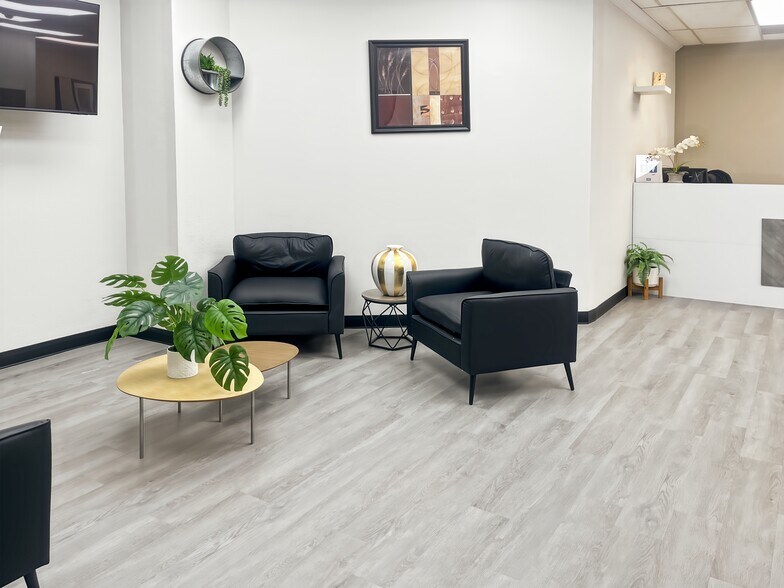 27125 Sierra Hwy, Santa Clarita, CA à louer - Photo intérieure - Image 2 de 10