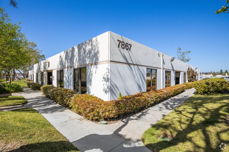 7867 Convoy Ct, San Diego, CA à louer - Photo du bâtiment - Image 2 de 12