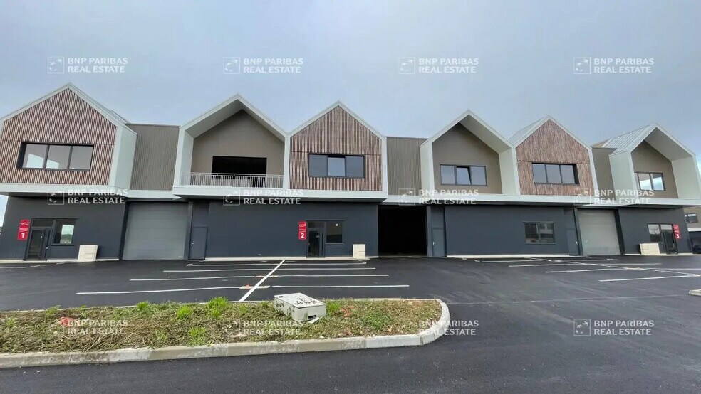 Local d'activités dans Flins-sur-Seine à vendre - Photo du bâtiment - Image 1 de 8