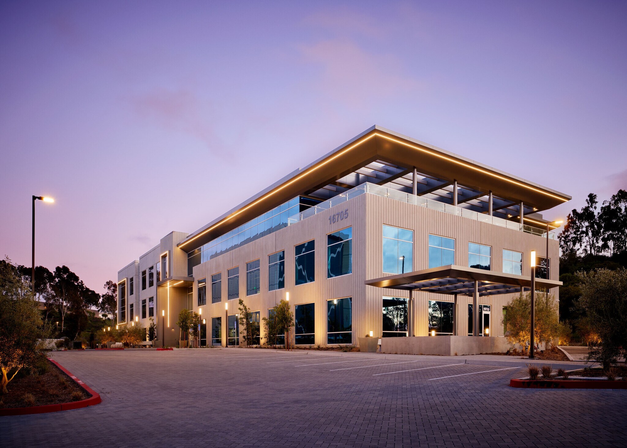 16705 Via del Campo Ct, San Diego, CA à louer Photo du bâtiment- Image 1 de 8