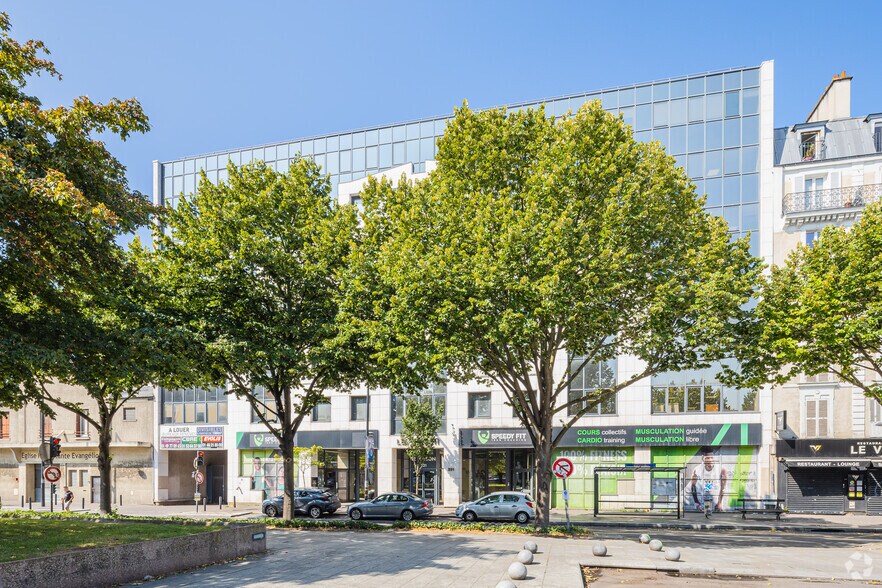 221 Avenue Du Président Wilson, Saint-Denis à louer - Photo du bâtiment - Image 3 de 3