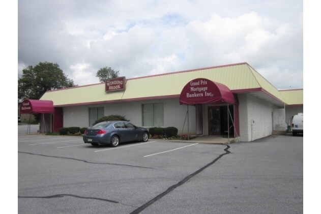 More details for 3665 Macarthur Rd, Whitehall, PA - Retail for Sale