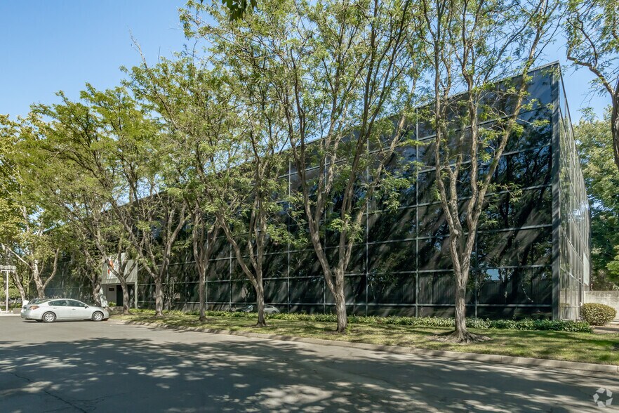 9320 Tech Center Dr, Sacramento, CA à louer - Photo du bâtiment - Image 1 de 4