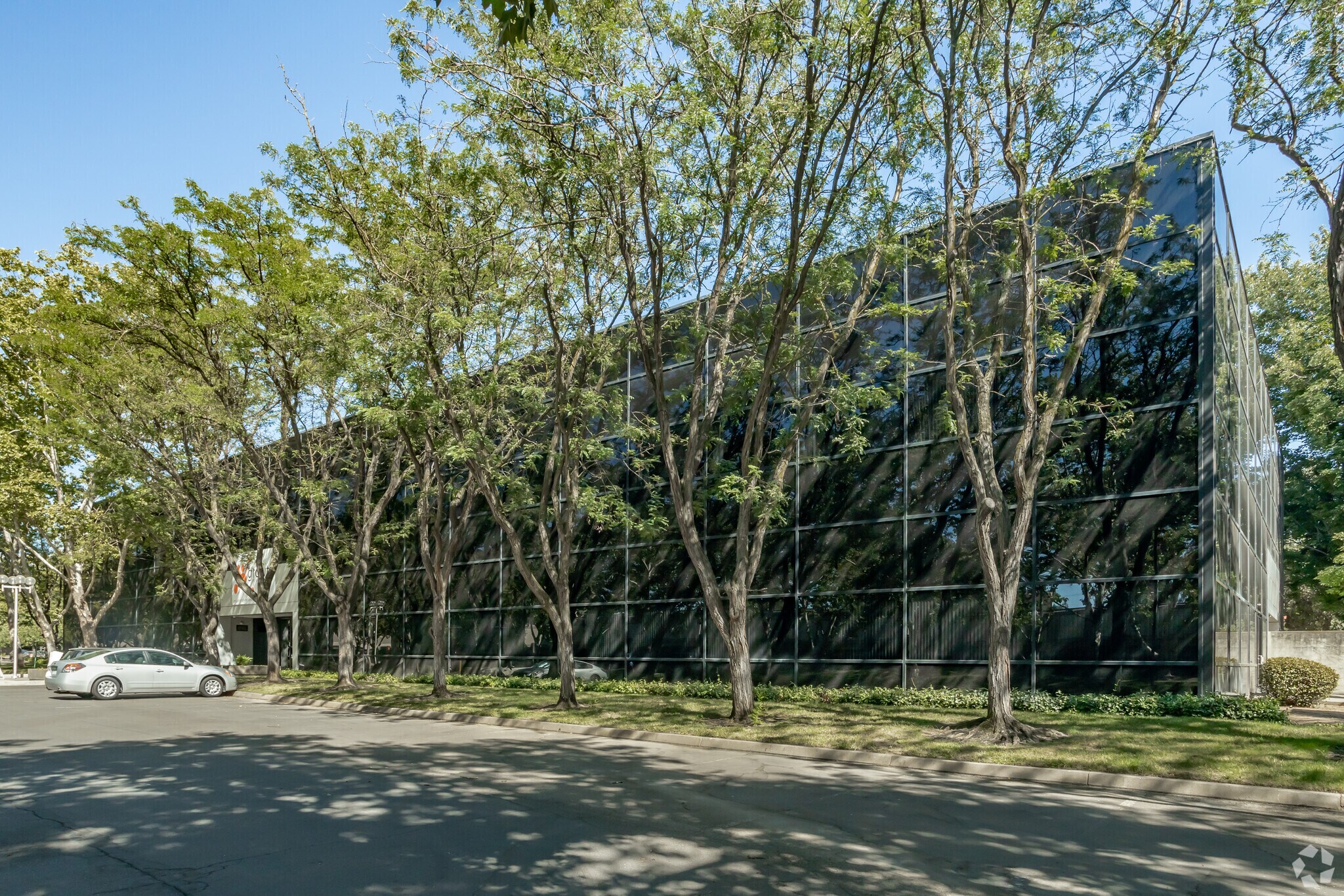 9320 Tech Center Dr, Sacramento, CA à louer Photo du bâtiment- Image 1 de 5