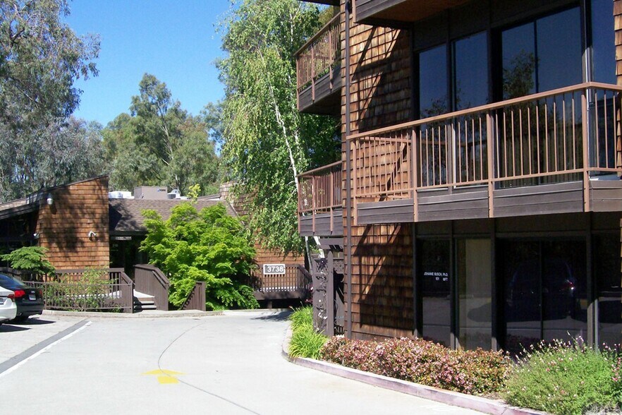 3738 Mount Diablo Blvd, Lafayette, CA à vendre - Photo du bâtiment - Image 2 de 10