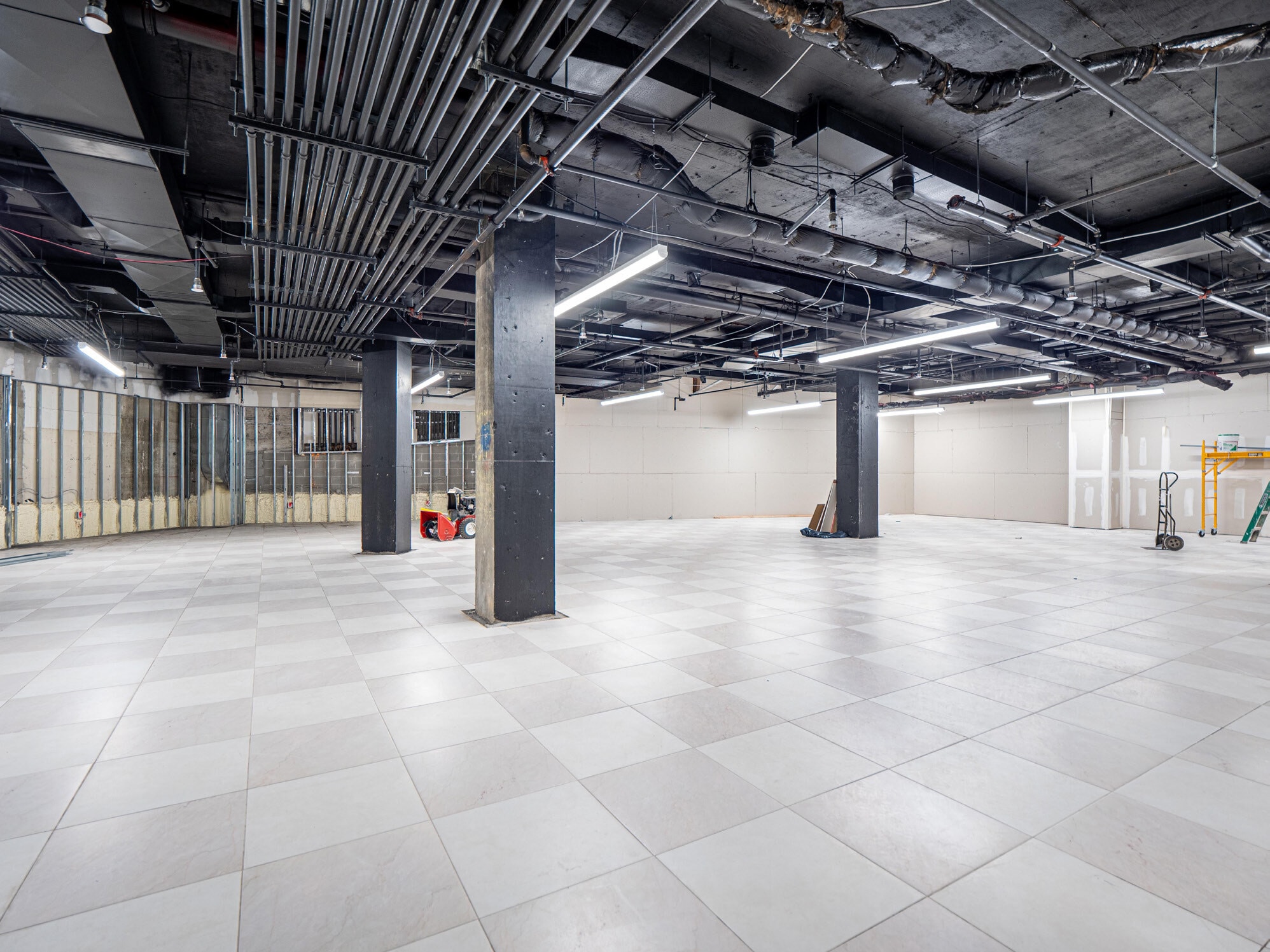 90-02 Queens Blvd, Elmhurst, NY for lease Interior Photo- Image 1 of 2