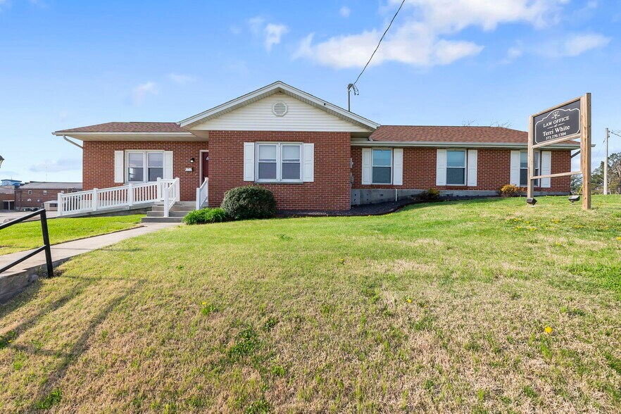407 W Saint Joseph St, Perryville, MO à vendre - Photo du bâtiment - Image 2 de 36