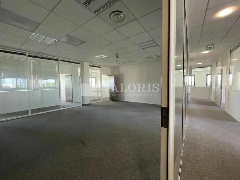 9 Rue Aimé Cotton, Saint-Priest for lease - Building Photo - Image 3 of 22