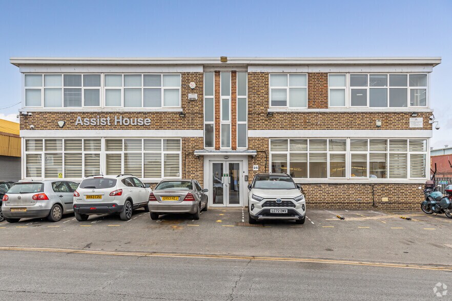 25 Lombard Rd, Londres à louer - Photo du bâtiment - Image 2 de 4