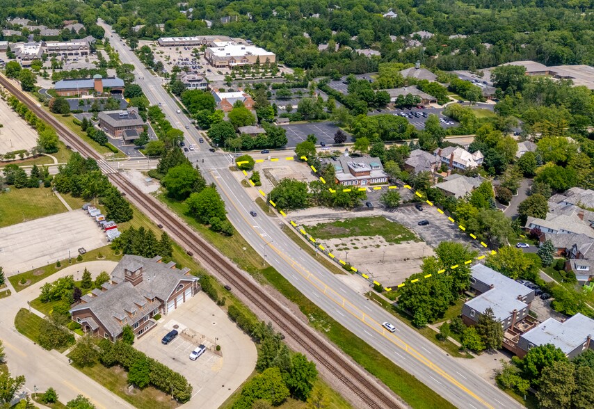 1015-1045 S Waukegan Rd, Lake Forest, IL à vendre - Photo du bâtiment - Image 2 de 8