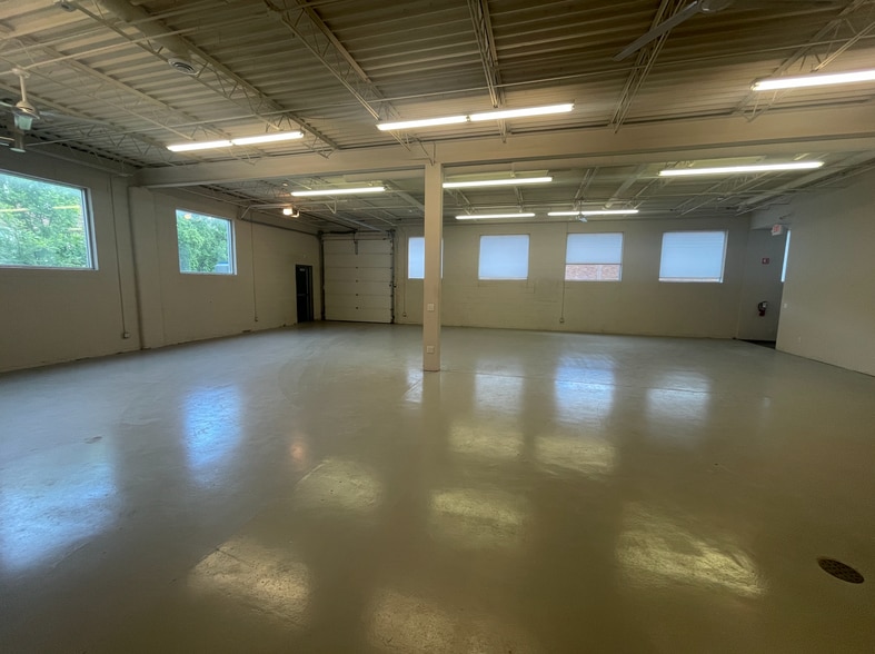 3113 S Lynn Ave, Minneapolis, MN for lease - Building Photo - Image 3 of 11