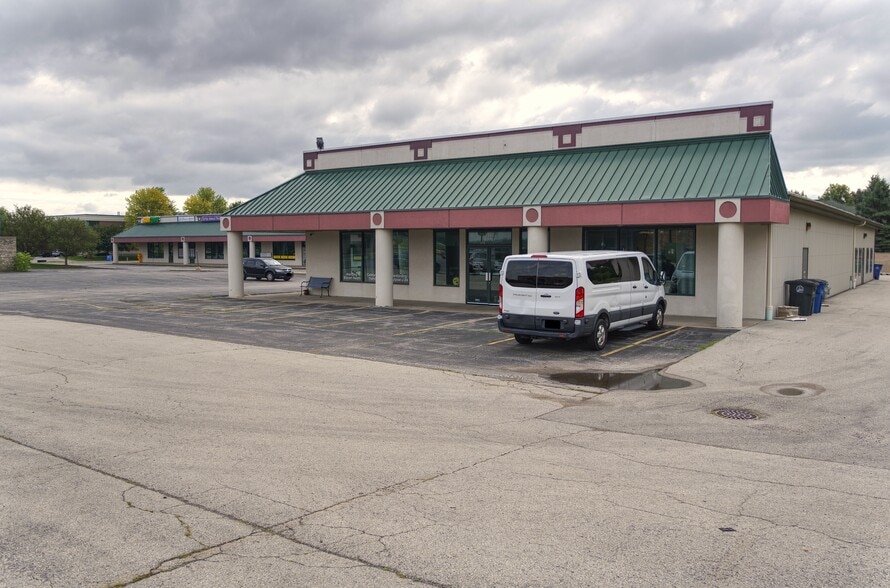 1641 Commanche Ave, Green Bay, WI for sale - Building Photo - Image 3 of 16