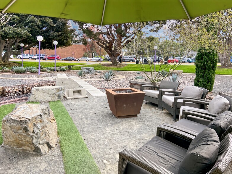21515 Hawthorne Blvd, Torrance, CA à louer - Photo du bâtiment - Image 3 de 14