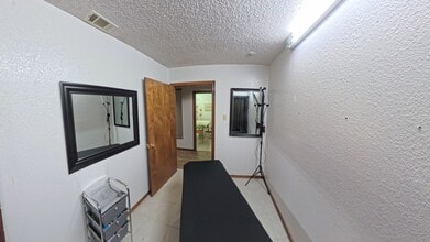 1055 W Pioneer Pky, Grand Prairie, TX for lease Interior Photo- Image 2 of 23