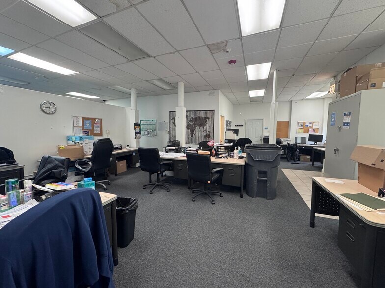 7308 S Crandon Ave, Chicago, IL à vendre - Photo du bâtiment - Image 2 de 5