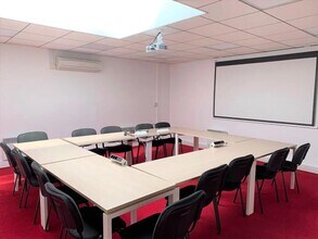 33 Avenue Du Docteur Georges Lévy, Vénissieux for lease Interior Photo- Image 1 of 6