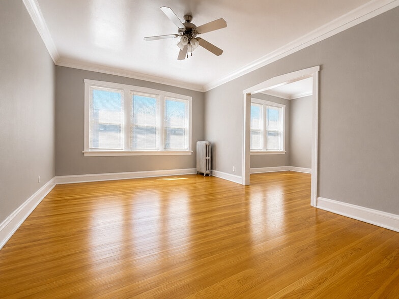 7205 S. Bennett ave, Chicago, IL for sale - Building Photo - Image 2 of 5