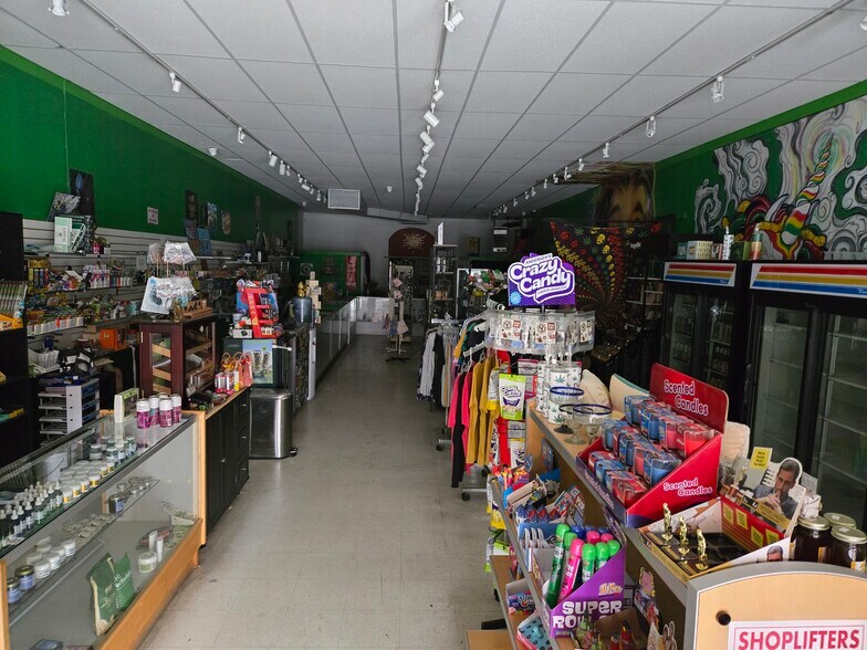 423 SW 6th St, Redmond, OR à vendre - Photo du bâtiment - Image 3 de 5