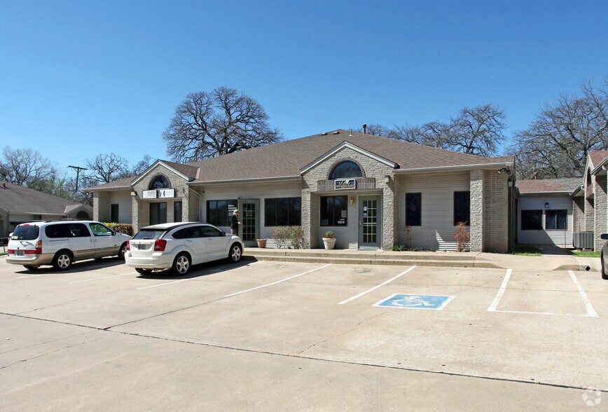 501 E 15th St, Edmond, OK à louer - Photo du bâtiment - Image 2 de 2
