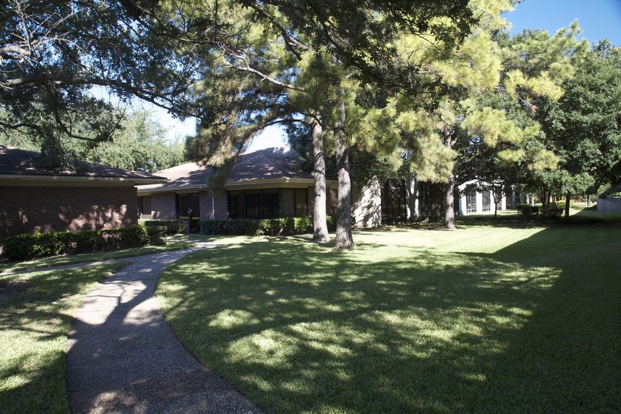 5715 NW Central Dr, Houston, TX for sale - Building Photo - Image 2 of 6