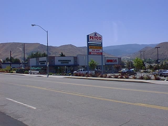 500 Valley Mall Dr, Wenatchee, WA for lease - Building Photo - Image 2 of 2