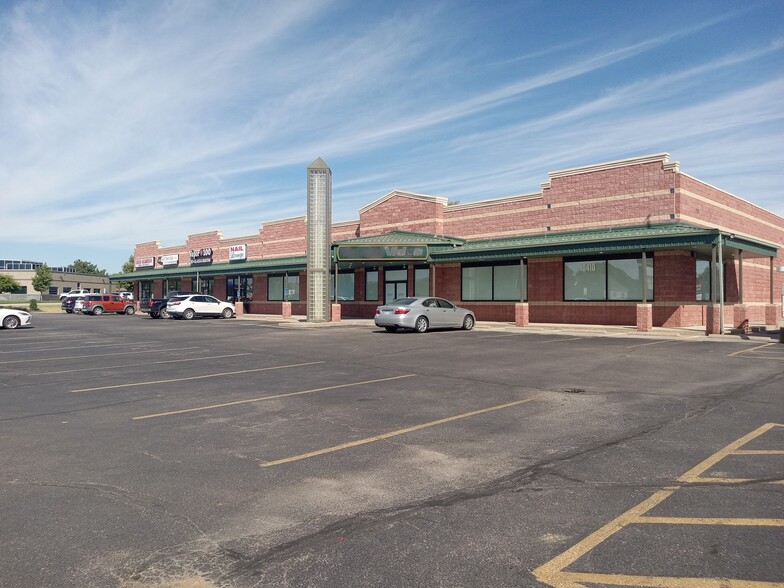 10410 W Maple St, Wichita, KS for lease - Building Photo - Image 1 of 6