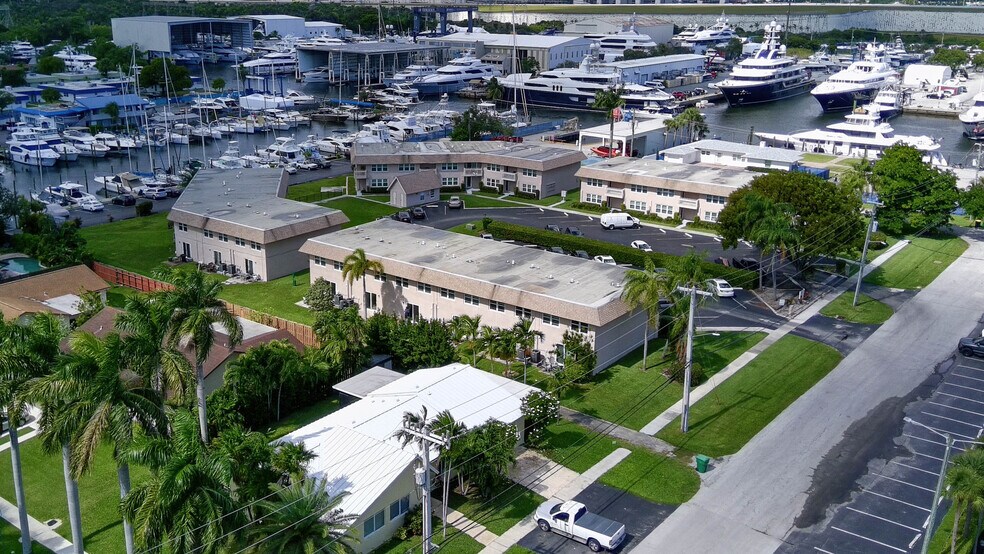 311-357 Gulfstream Rd, Dania, FL à vendre - Photo du bâtiment - Image 3 de 63