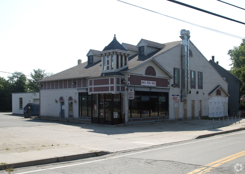 216 Harrisville Main St, Burrillville, RI à vendre - Photo principale - Image 1 de 1