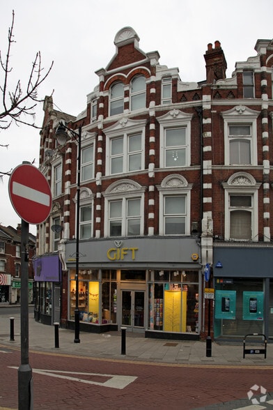 14 Topsfield Para, London for lease - Primary Photo - Image 1 of 8