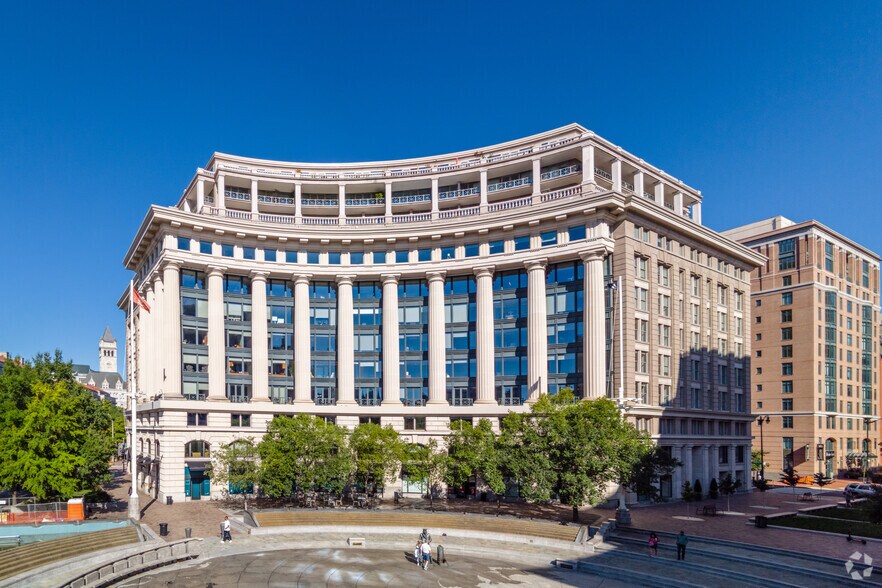 801 Pennsylvania Ave NW, Washington, DC à louer - Photo du bâtiment - Image 2 de 15