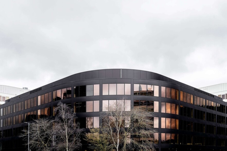 3 Newbridge Sq, Swindon for lease - Building Photo - Image 1 of 8