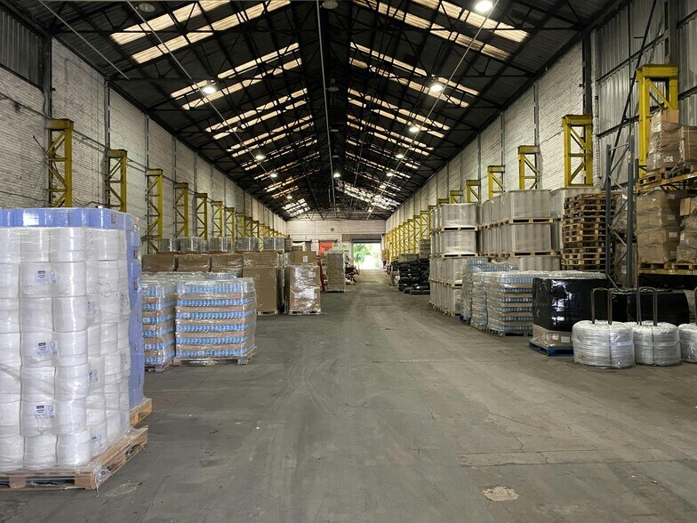 Bradford Rd, Bradford à louer - Photo du bâtiment - Image 2 de 4