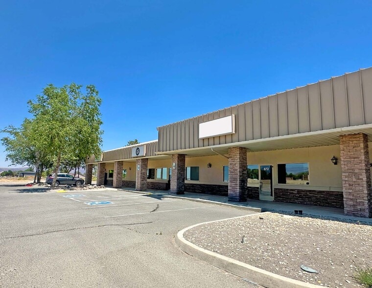 872 Cottonwood Ln, Fernley, NV à louer - Photo du bâtiment - Image 3 de 9