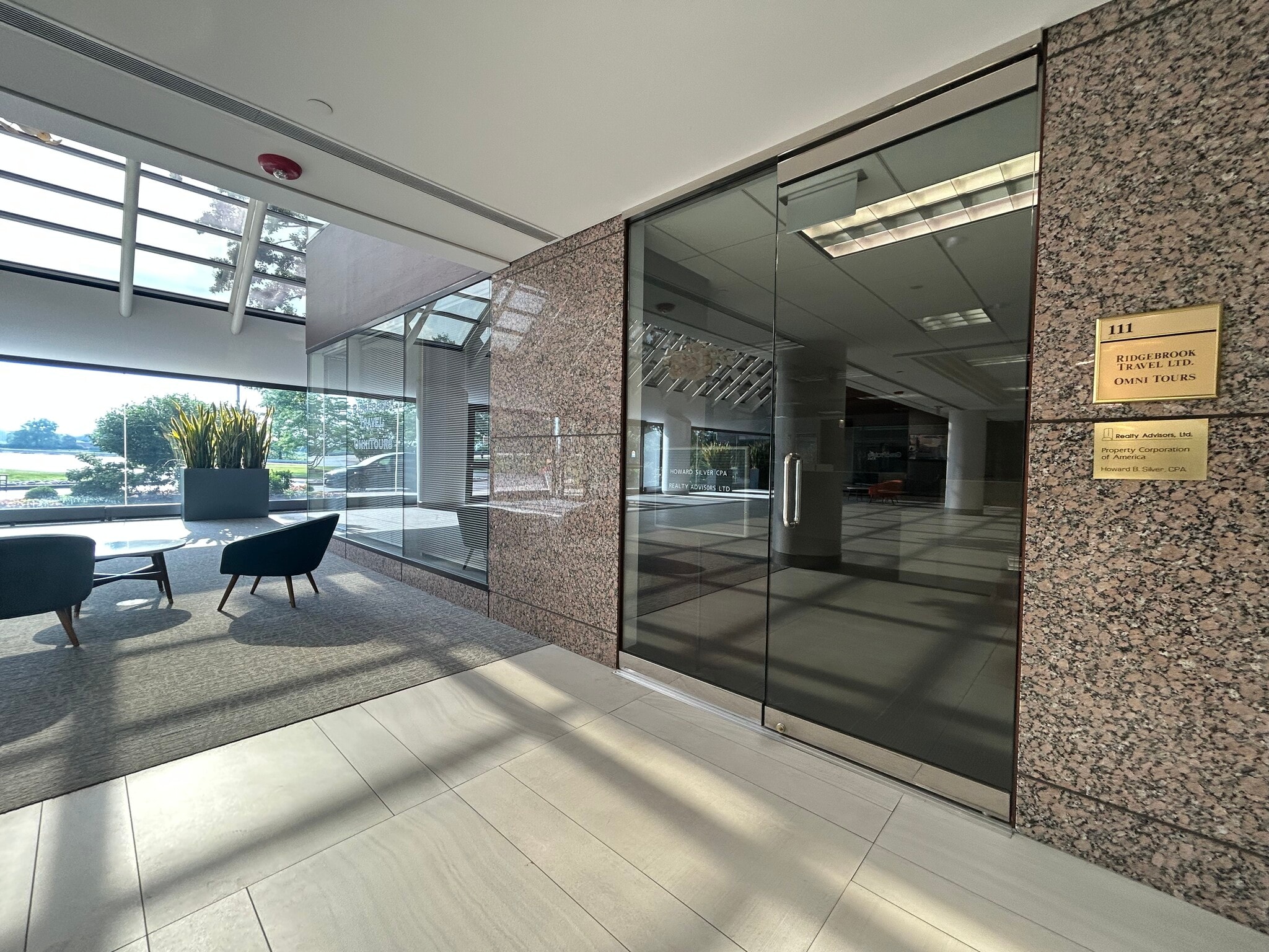 111 Pfingsten Rd, Deerfield, IL for lease Building Photo- Image 1 of 9