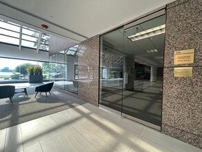 111 Pfingsten Rd, Deerfield, IL for lease Building Photo- Image 1 of 9