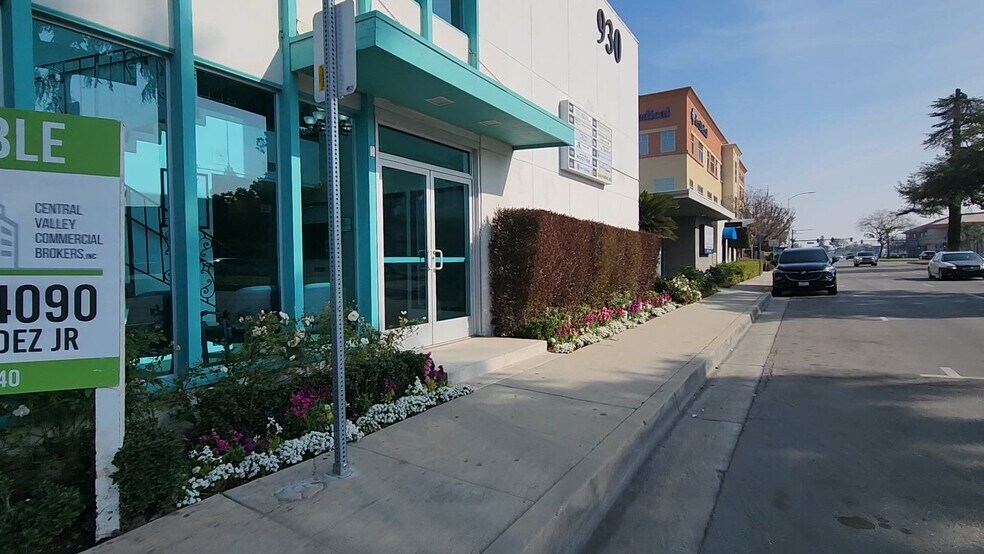 930 Truxtun Ave, Bakersfield, CA à louer - Vidéo sur l’inscription commerciale - Image 2 de 11